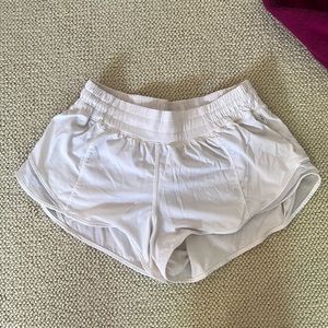 Lululemon White Hotty Hot Shorts 2.5 Inch